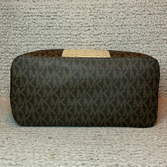 Michael Kors Center Stripe Tote - Picture 5 of 7